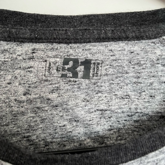 Le 31 Casual Gray and Black Raglan Tee size medium - Picture 5 of 6